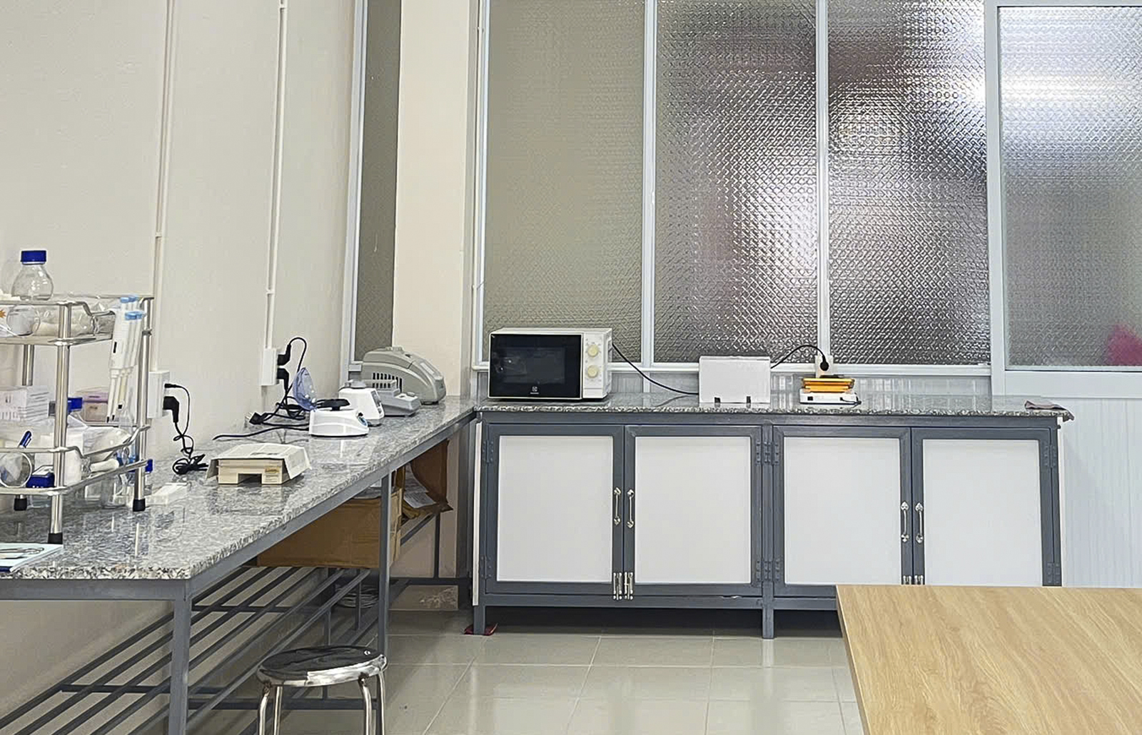 QueenLabs xây dựng phòng thí nghiệm Sinh học phân tử cơ bản